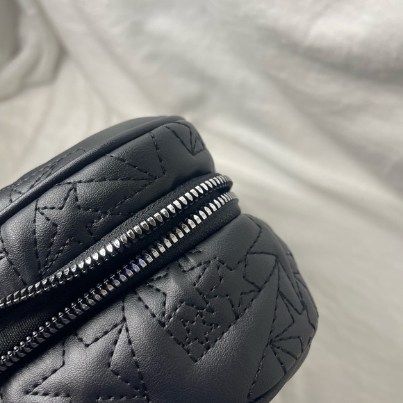 Betsey Johnson toiletries carrying case, NWT - Picture 7 of 10